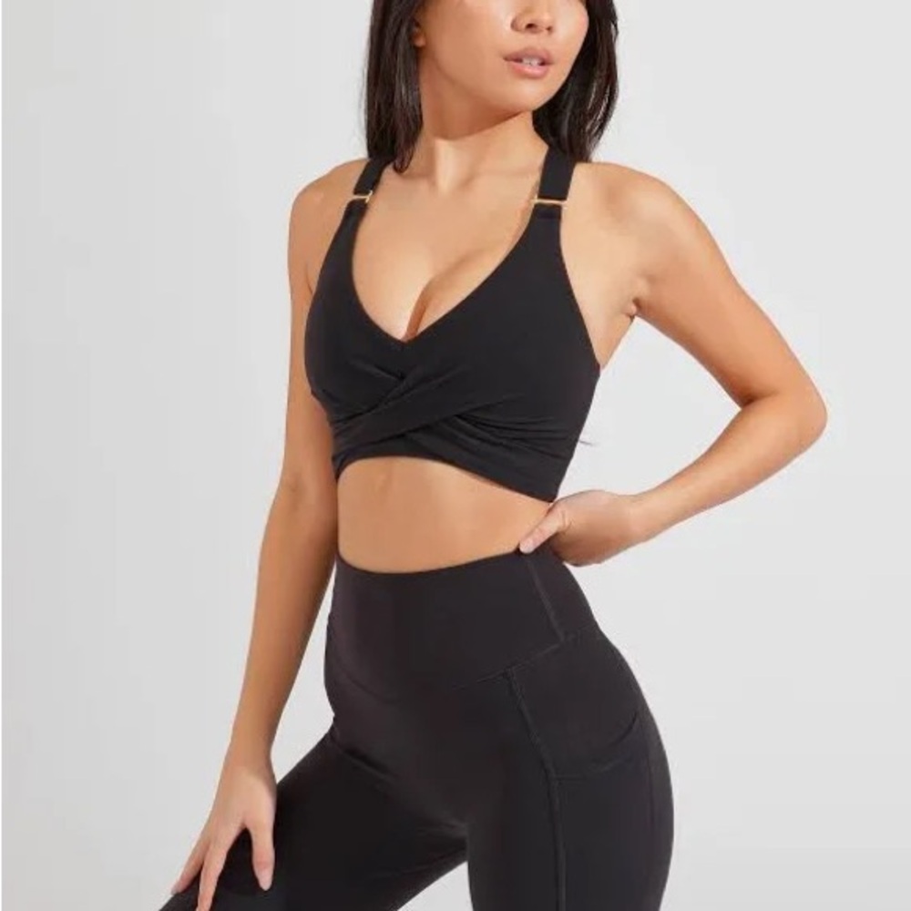Black Sports Bra Buff Bunny candy wrap size M EUC